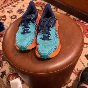 Hoka challenger ATR 7 women’s Running Shoes in size 7.5